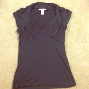 Kenar low-cut v-neck 💚